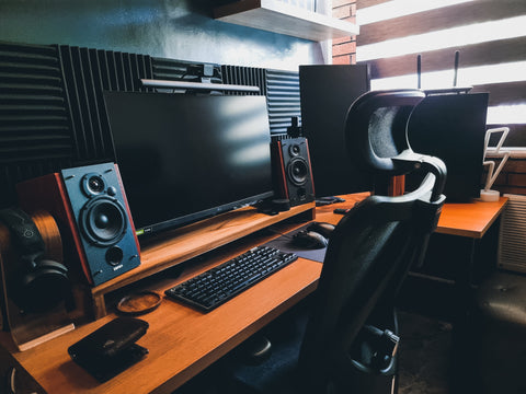 Mesh office chairs look aesthetic in meeting rooms